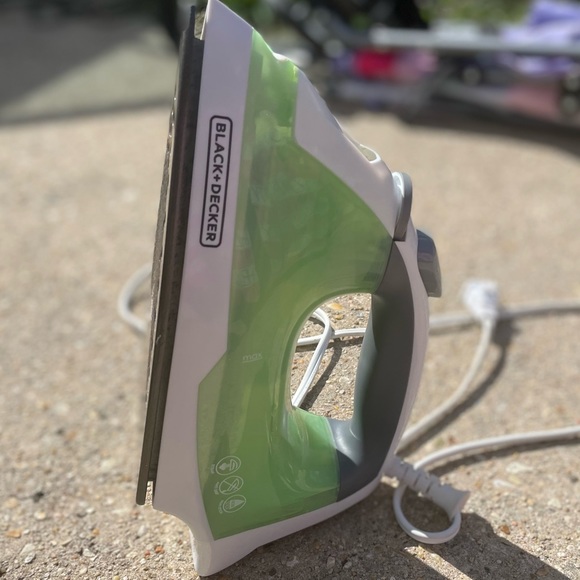 Steam Iron - Picture 2 of 3